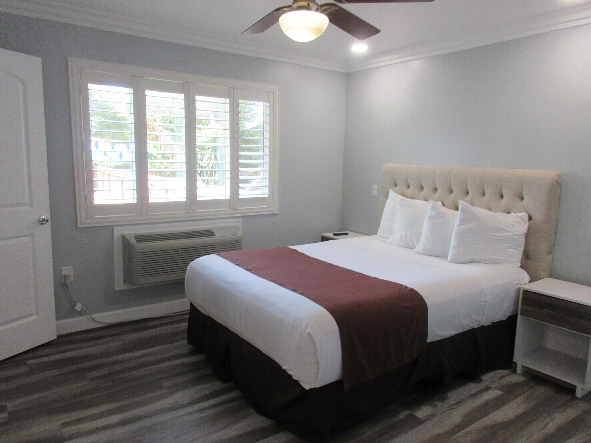 Lone Oak Motel Monterrey