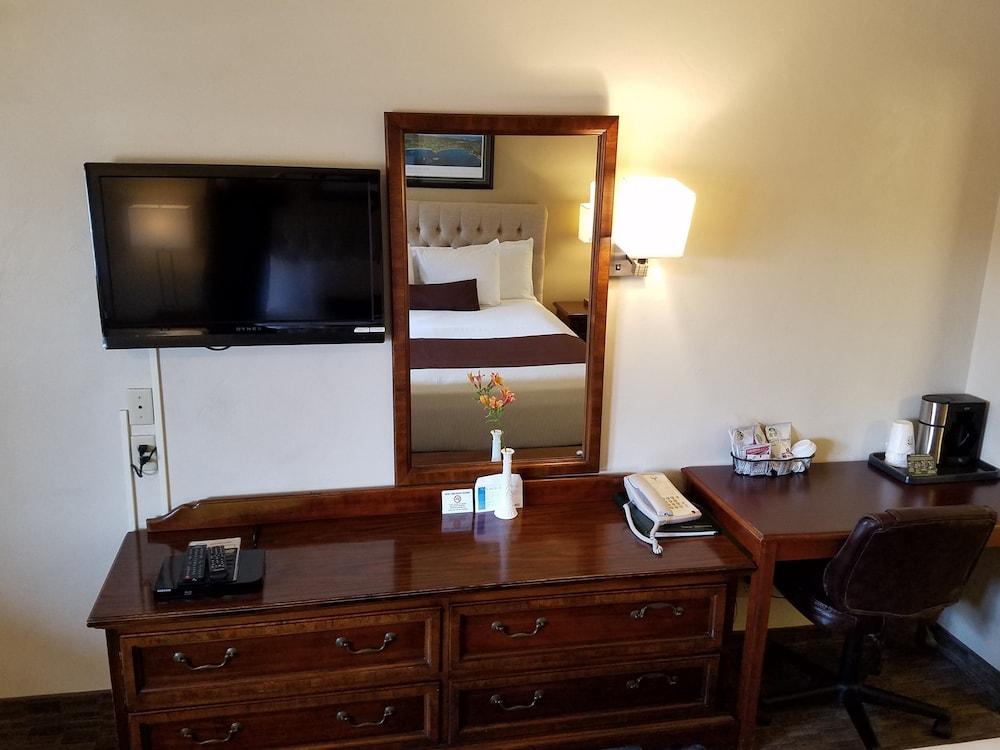Lone Oak Motel Monterrey
