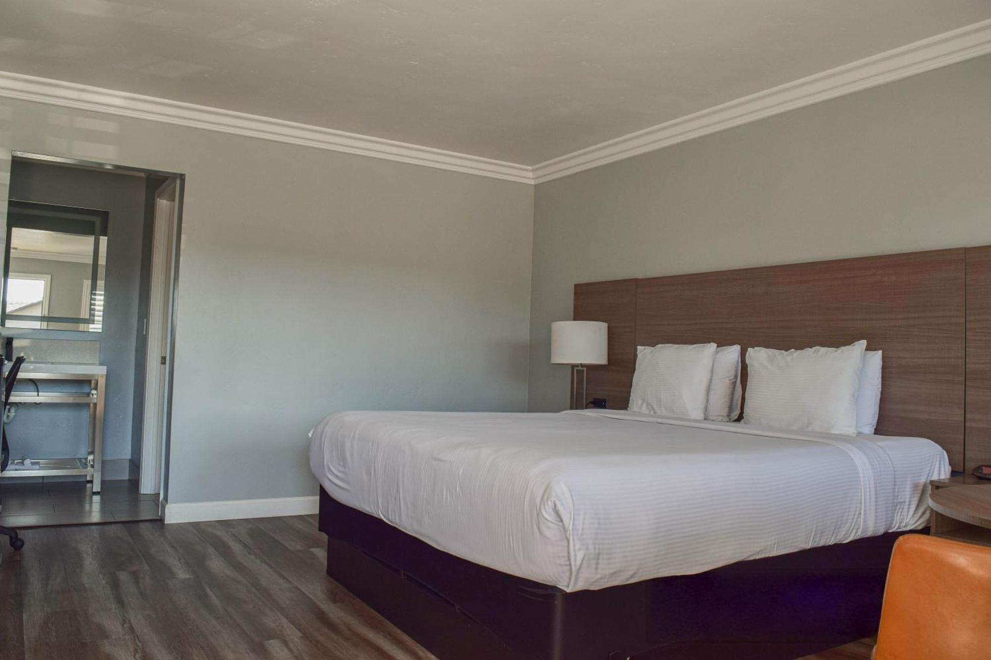 Lone Oak Motel